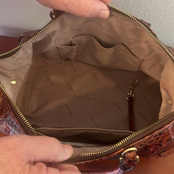 Brahmin Bag from Melbourne Collection with unopened shoulder cross over strap. - Picture 4 of 5